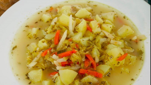 Zupa ogórkowa bez mięsa – szybki przepis