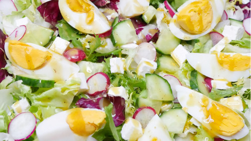 Sałatka z jajkiem i rzodkiewką